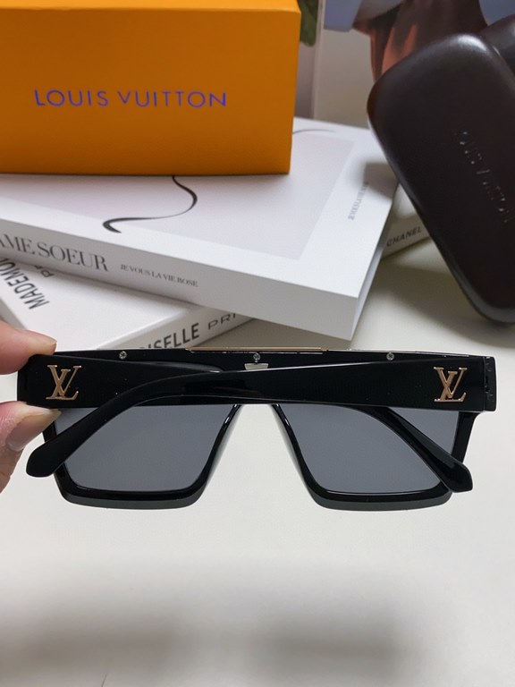 Lv Men's SunglassesLv this series of sunglasses are very good to see the hand in kind especially texture low-key luxury feeling ~ small to 20 little puppy big to 50-year-old uncle can handle!