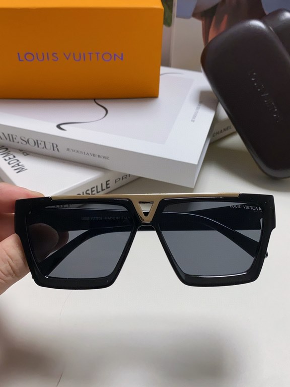 Lv Men's SunglassesLv this series of sunglasses are very good to see the hand in kind especially texture low-key luxury feeling ~ small to 20 little puppy big to 50-year-old uncle can handle!