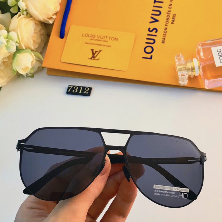 LV sunglasses men's new large face trend fashion polarized driving glasses super cool double beam sunscreen UV sunglasses