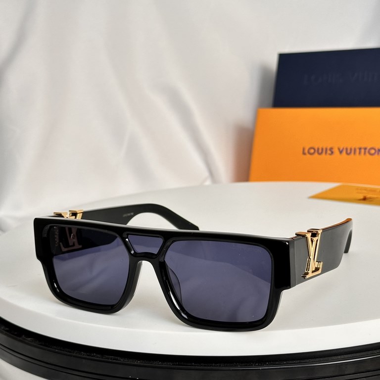 LOUIS VUITTO Louis Vuitton MODEL Z2088E