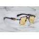 JACQUES MARIE MAGE Ceiling GradeJAPANESE HANDMADE EYEWEAR The frames are made of thick metal to create a vintage box, while the front side of the frame retains its slim lines, showing the work of a professional. The over