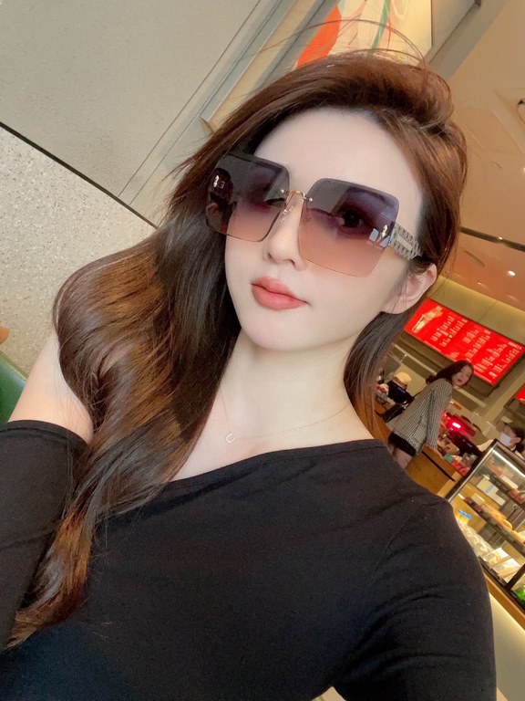 LV Women's Polarized Sunglasses   Classic four-leaf clover elements   Retro style Super love, show the fashionable big brand style