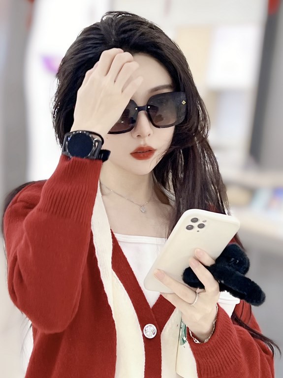 [TR Polarized Series] lv large frame sunglasses sunglasses classic box design, do not pick face type, whether with a coat or dress are very temperament polarized lenses to prevent ultraviolet Model Model L811