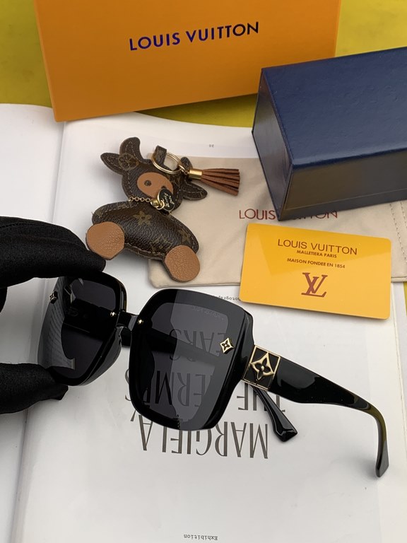 [TR Polarized Series] lv large frame sunglasses sunglasses classic box design, do not pick face type, whether with a coat or dress are very temperament polarized lenses to prevent ultraviolet Model Model L811