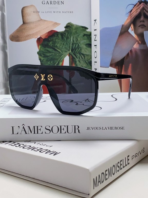 Lv Louis Vuitton 24 new net red women's sunglasses men and women fashion Europe and the United States anti-ultraviolet sunglasses