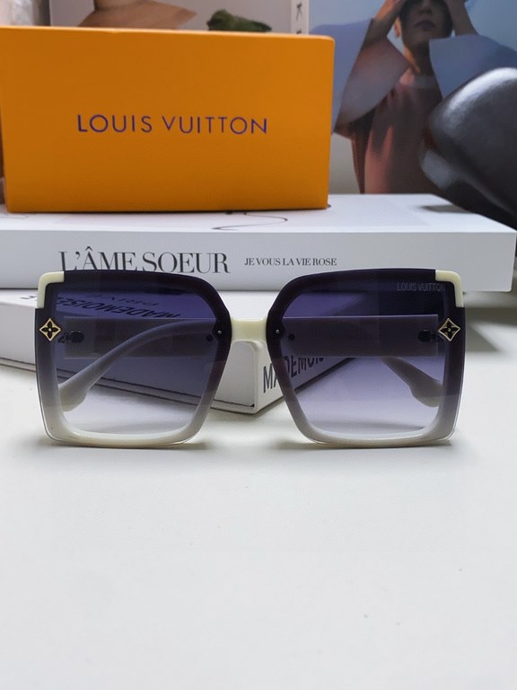 Lv Louis Vuitton 2024 new sunglasses fashion large frame sunglasses women's trend four-leaf clover legs anti-ultraviolet net red street shooting glasses