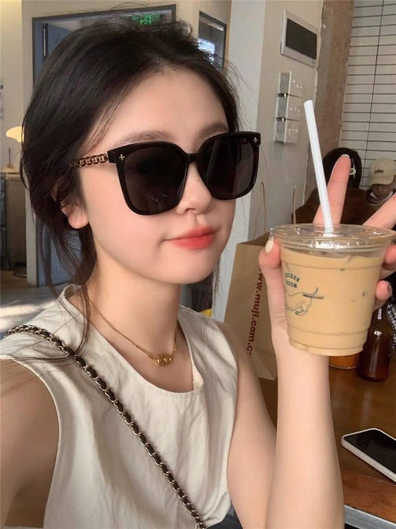 LV Louis Vuitton 2024 early spring new models Many stars with the same models.LV new large frame sunglasses Polaroid ultra-clear sunglasses