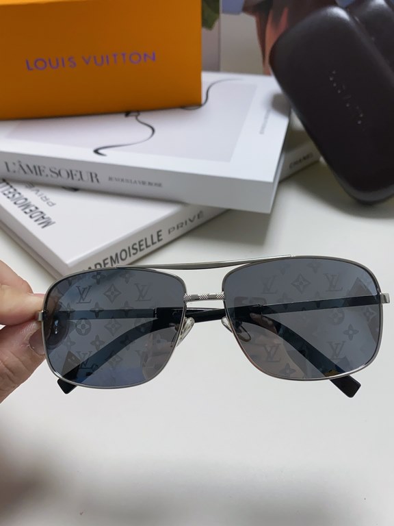 LV Louis Vuitton Sunglasses can be matched with near with myopia metal sunglasses men's fashion retro sunshade square frame glasses double beam sunglasses female models