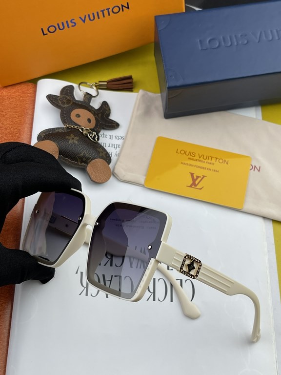 [TR Polarized Series] lv large frame sunglasses sunglasses classic box design, not pick face type, whether with a coat or dress are very temperamentally polarized lenses to prevent ultraviolet Model L1845