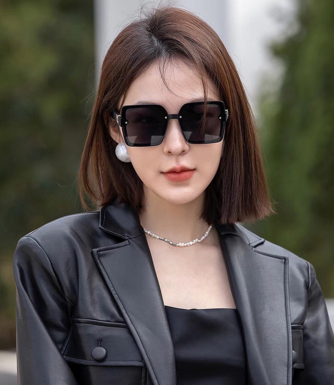 [TR Polarized Series] lv large frame sunglasses sunglasses classic box design, not pick face type, whether with a coat or dress are very temperamentally polarized lenses to prevent ultraviolet Model L1845