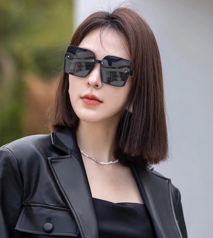 [TR Polarized Series] lv large frame sunglasses sunglasses classic box design, not pick face type, whether with a coat or dress are very temperamentally polarized lenses to prevent ultraviolet Model L1845