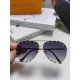 Lv Louis Vuitton New metal rivets large frame sunglasses Europe and the United States ladies sunglasses fashion toad sunglasses sunglasses retro