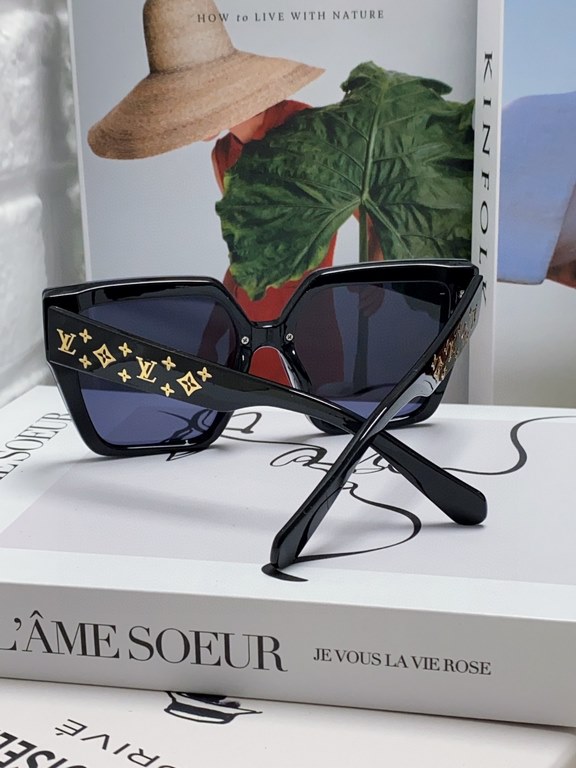 LV Louis Vuitton sunglasses Women's sunglasses   good-looking on the face super atmosphere show face small, small full print will not have the feeling of rustic thugs, men and women can take, the