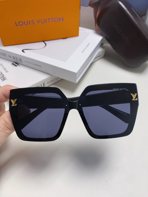 LV Louis Vuitton sunglasses Women's sunglasses   good-looking on the face super atmosphere show face small, small full print will not have the feeling of rustic thugs, men and women can take, the