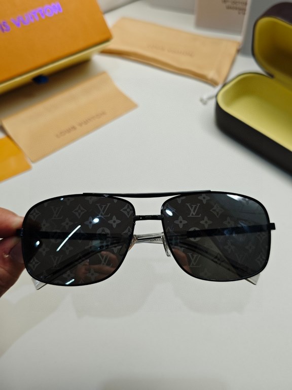 LV Louis Vuitton Sunglasses can be matched with near with myopia metal sunglasses men's fashion retro sunshade square frame glasses double beam sunglasses female models