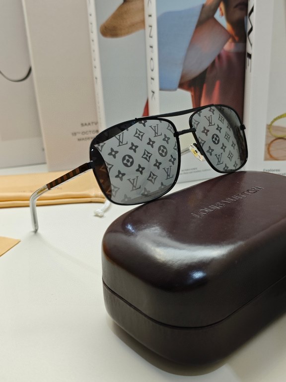 LV Louis Vuitton Sunglasses can be matched with near with myopia metal sunglasses men's fashion retro sunshade square frame glasses double beam sunglasses female models