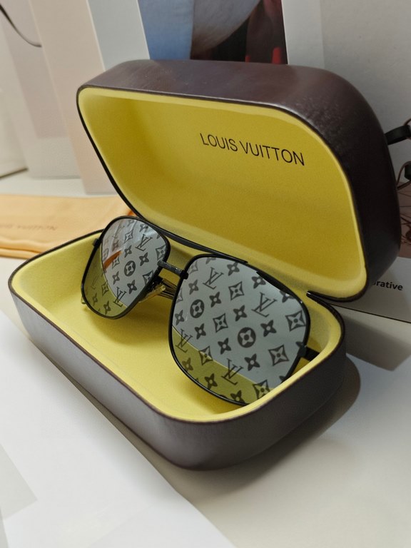 LV Louis Vuitton Sunglasses can be matched with near with myopia metal sunglasses men's fashion retro sunshade square frame glasses double beam sunglasses female models