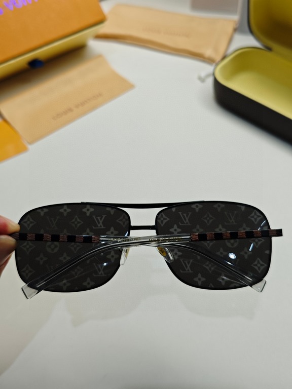 LV Louis Vuitton Sunglasses can be matched with near with myopia metal sunglasses men's fashion retro sunshade square frame glasses double beam sunglasses female models