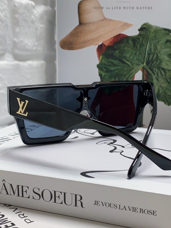 LV Louis Vuitton European and American large frame one-piece sunglasses Wang Hedi the same street beat tide cool glasses fashion inlaid diamond square men and women sunglasses