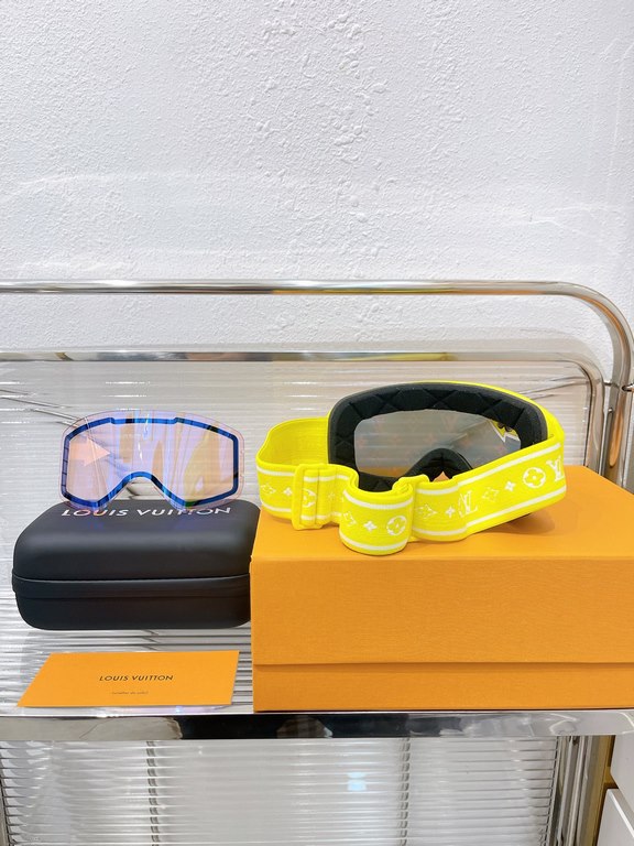 Lv Ski Goggles   Available today ~~~!