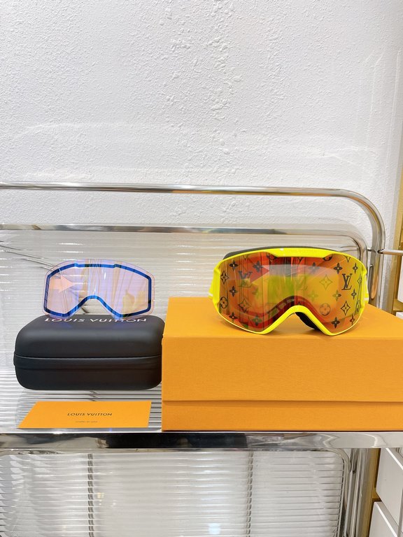 Lv Ski Goggles   Available today ~~~!