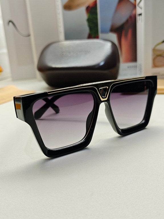 Lv Men's SunglassesLv this series of sunglasses are very good to see the hand in kind especially texture low-key luxury feeling ~ small to 20 little puppy big to 50-year-old uncle can handle!