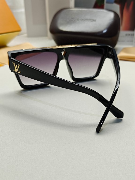 Lv Men's SunglassesLv this series of sunglasses are very good to see the hand in kind especially texture low-key luxury feeling ~ small to 20 little puppy big to 50-year-old uncle can handle!