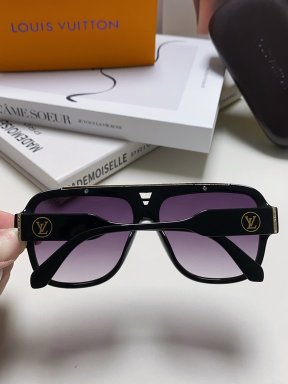 Lv Louis Vuitton 2024 new sunglasses retro personality avant-garde sunglasses model model tide cool high quality square frame unisex sunglasses