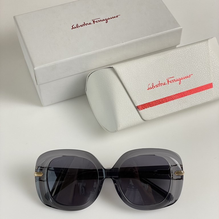 In stock In stock Original In stock In stock Salvatore ferragam Ferragamo MODEL SF1058S Sunglasses SIZE 51 mouth 20-145 square frame sunglasses