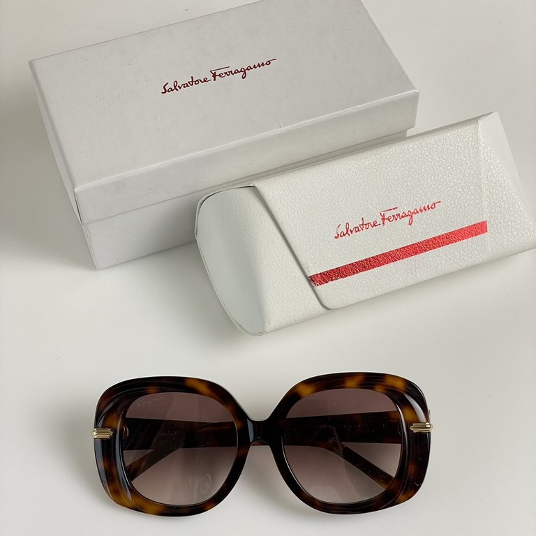 In stock In stock Original In stock In stock Salvatore ferragam Ferragamo MODEL SF1058S Sunglasses SIZE 51 mouth 20-145 square frame sunglasses