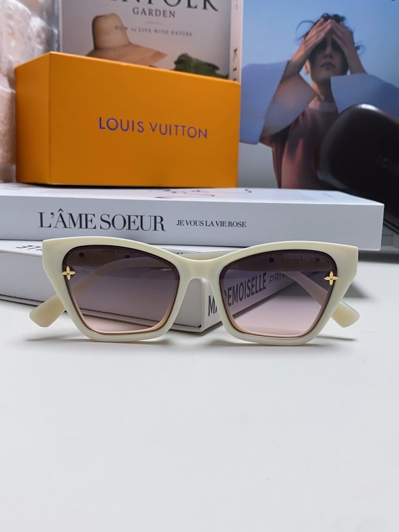 Lv Louis Vuitton 2024 new sunglasses classic family old flower with female senior sense show face small UV protection sunglasses retro simple large frame thin small red book the same models