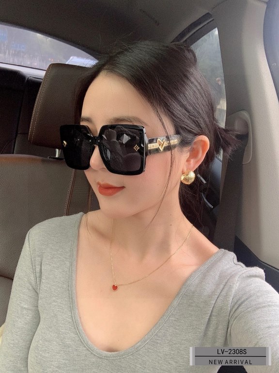 . [Louis Vuitton - LV . [Polaroid Resin Polarized Lenses] . [TR Frames Lightweight and Comfortable to Wear] . [size 58-17-149, ] . [  2023 new sunglasses to reduce the burden of glare, star models, blocking harmful light