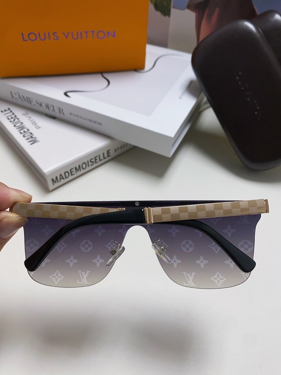 Lv Louis Vuitton men's new sunglasses  , presbyopia lingerie lens legs, out of the car must have!