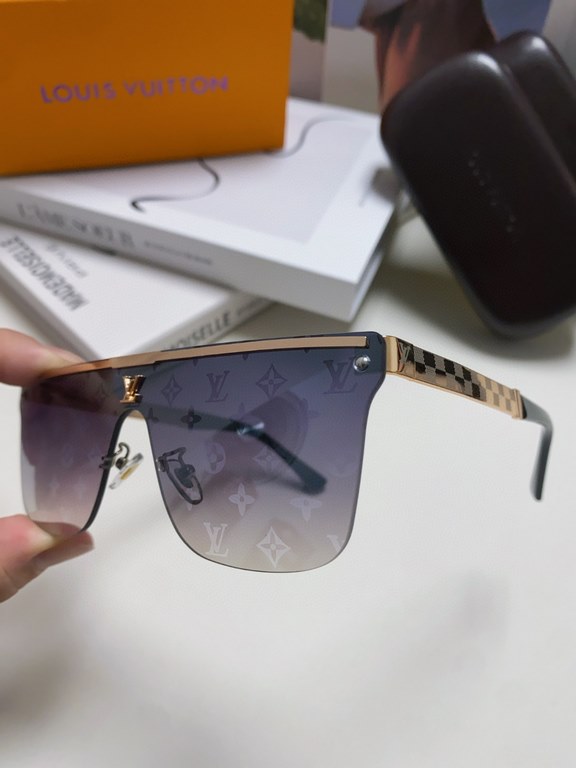 Lv Louis Vuitton men's new sunglasses  , presbyopia lingerie lens legs, out of the car must have!