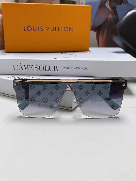 Lv Louis Vuitton men's new sunglasses  , presbyopia lingerie lens legs, out of the car must have!