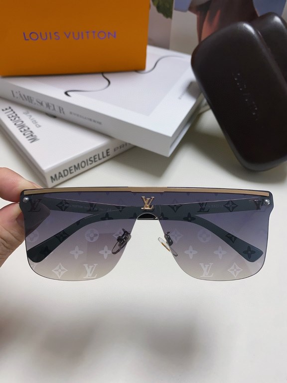 Lv Louis Vuitton men's new sunglasses  , presbyopia lingerie lens legs, out of the car must have!