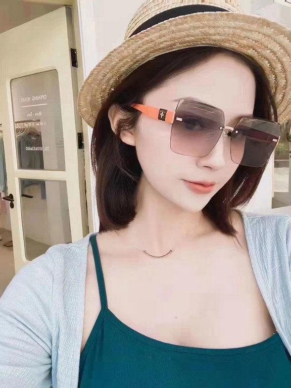 LV 2023 new women's square frame sunglasses driving sunglasses New rimless sunglasses Fashionable and generous Comfortable and light Exquisite luxury Ultra-light Model L220