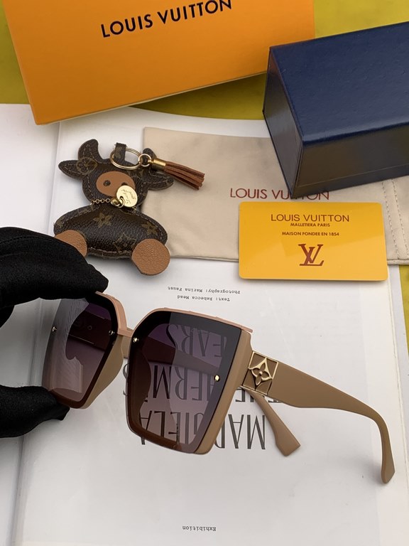 [TR Polarized Series] lv large frame sunglasses sunglasses classic box design, do not pick face type, whether with a coat or dress are very temperament polarized lenses to prevent ultraviolet Model Model L822