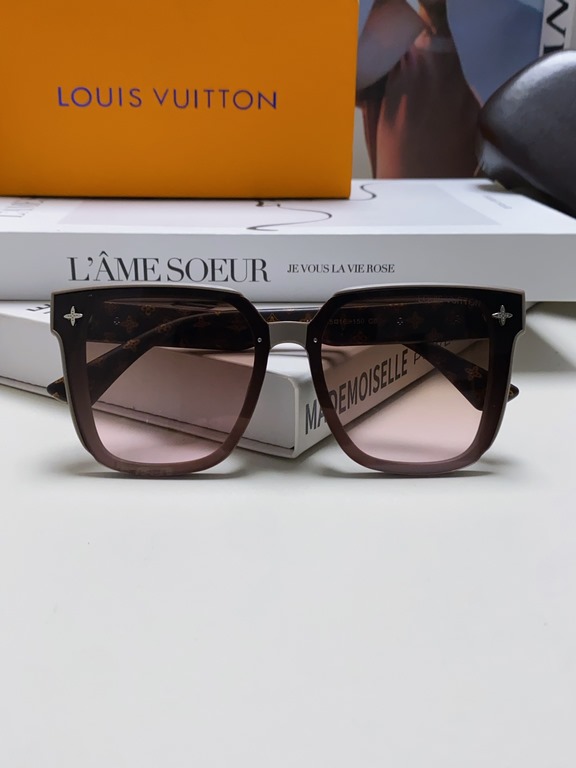 lv Louis Vuitton large frame sunglasses sunglasses classic box design, not pick face type, whether with a coat or a dress are very temperament polarized lenses to prevent ultraviolet rays