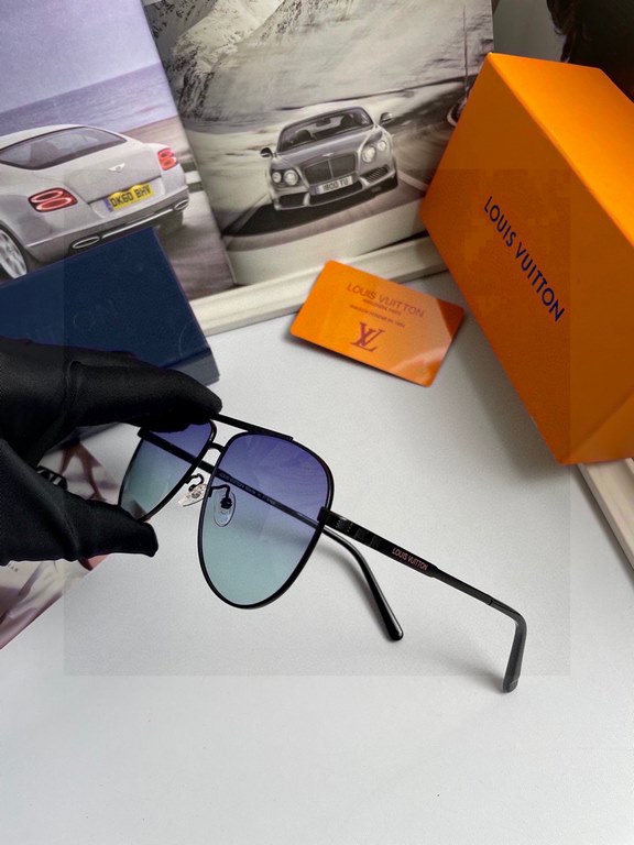 . New   Brand Louis Vuitton LV Original single quality men and women with the same polarized sunglasses   Material high-definition Polaroid polarized lenses, imported alloy printed logo mirror legs. Small frame exquisite