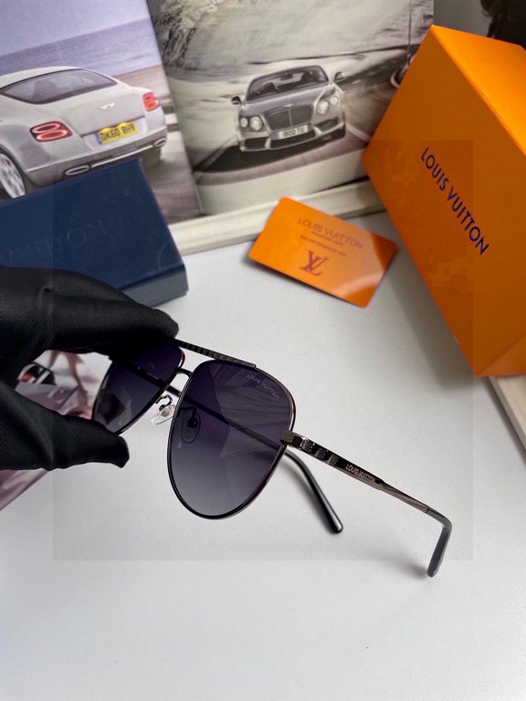 . New   Brand Louis Vuitton LV Original single quality men and women with the same polarized sunglasses   Material high-definition Polaroid polarized lenses, imported alloy printed logo mirror legs. Small frame exquisite