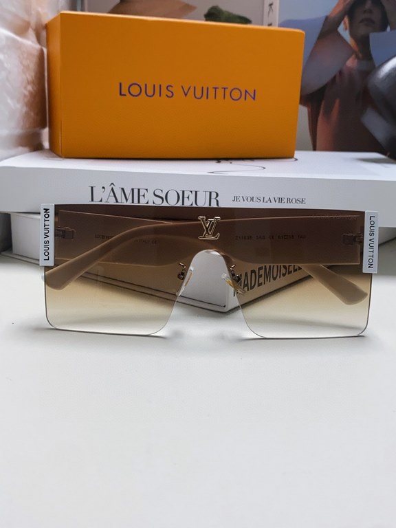 Lv Louis Vuitton 2024 new model model metal square one-piece large frame sunglasses women men universal fashion sun shading sunglasses silver film