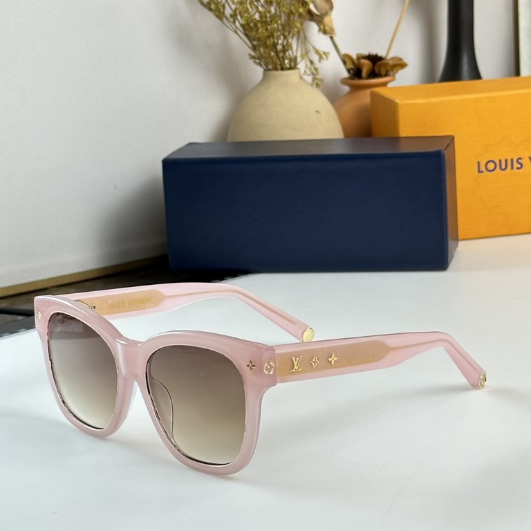 My Monogram Square sunglasses continue the time-transcending appeal of the classic silhouette with elegant wide temples and frames.MODELZ1525W Size52 21-145Subtle Monogram florals and LV letters embellish the temples and