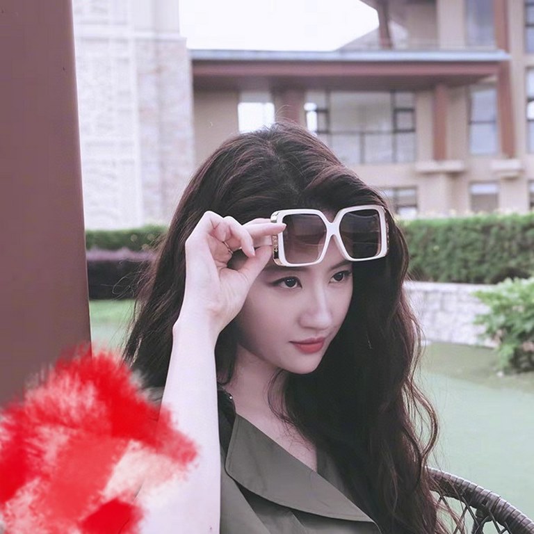 Lv Louis Vuitton New Liu Yifei the same sunglasses female trend fashion personality large square frame driving special anti-ultraviolet sunglasses ladies