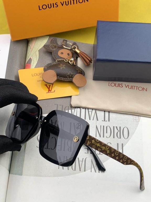 [TR Polarized Series] lv large frame sunglasses sunglasses classic box design, not pick face type, whether with a coat or dress are very temperamentally polarized lenses to prevent ultraviolet Model L8001