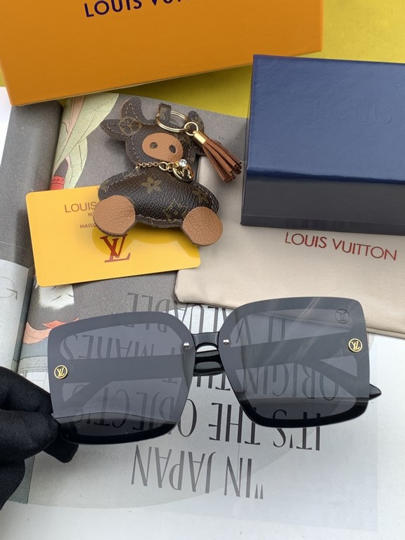 [TR Polarized Series] lv large frame sunglasses sunglasses classic box design, not pick face type, whether with a coat or dress are very temperamentally polarized lenses to prevent ultraviolet Model L8001