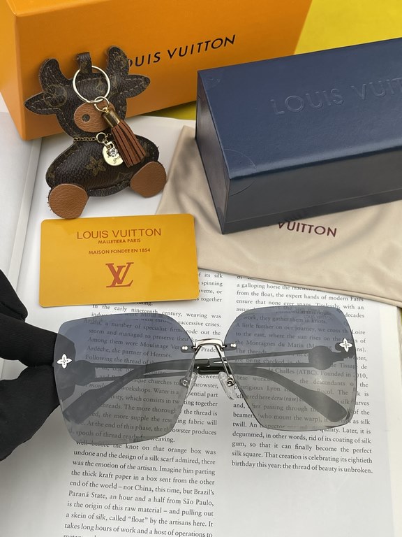 [Nylon Series] lv large frame sunglasses sunglasses classic box design, not pick face type, whether with a coat or dress are very temperament nylon polarized lenses to prevent ultraviolet Model L0612