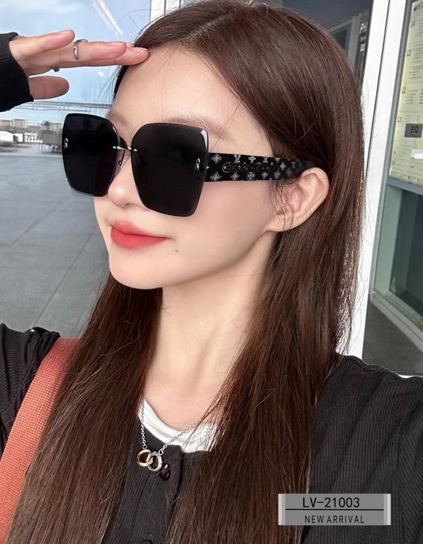 . [Louis Vuitton - LV . [Polaroid Resin Lenses . [TR Frames Lightweight and Comfortable to Wear] . [size 65-13-145] . [   new sunglasses to reduce the burden of glare, star models, blocking harmful light radiation, trave