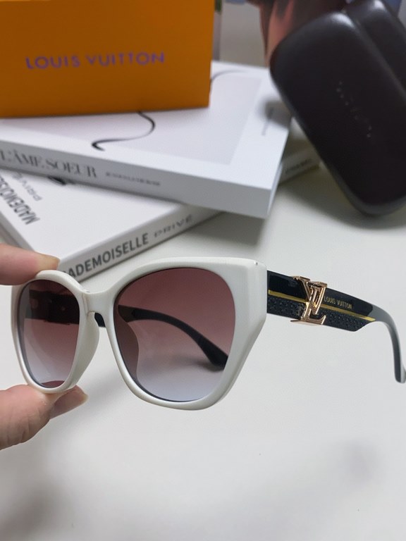 LV Louis Vuitton thick frame polygonal plate sunglasses female European and American wind UV protection sunglasses high goods show face small fashion trend female models