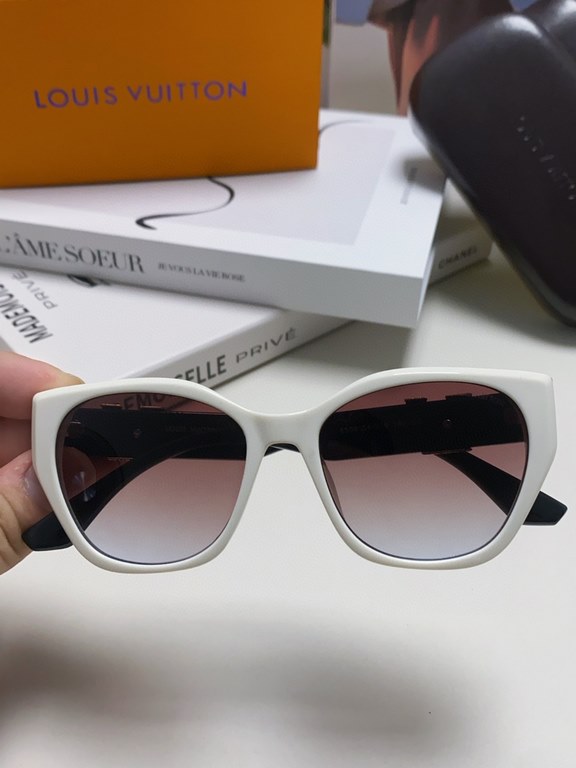 LV Louis Vuitton thick frame polygonal plate sunglasses female European and American wind UV protection sunglasses high goods show face small fashion trend female models